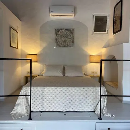 Kali Strata In Apartment *