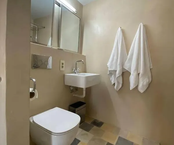 Kali Strata In Apartment