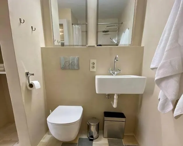 Kali Strata In Apartment *